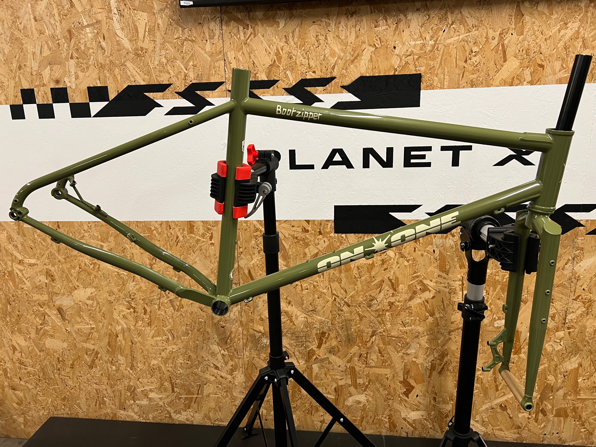 On-One Bootzipper 29er – Planet X