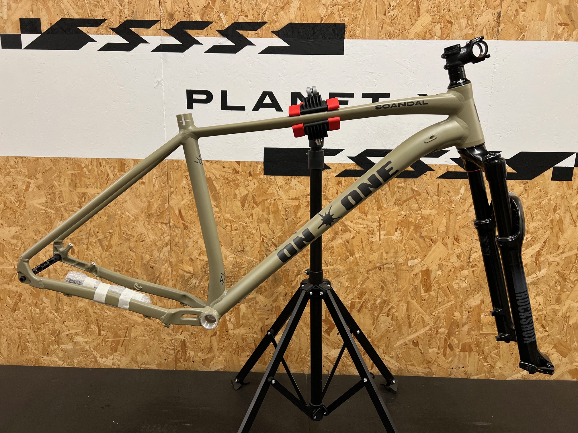On-One Scandal 29er MTB Frame And Rockshox 35 Gold RL Fork / X Large 50cm / Foreshore Sand / Seconds