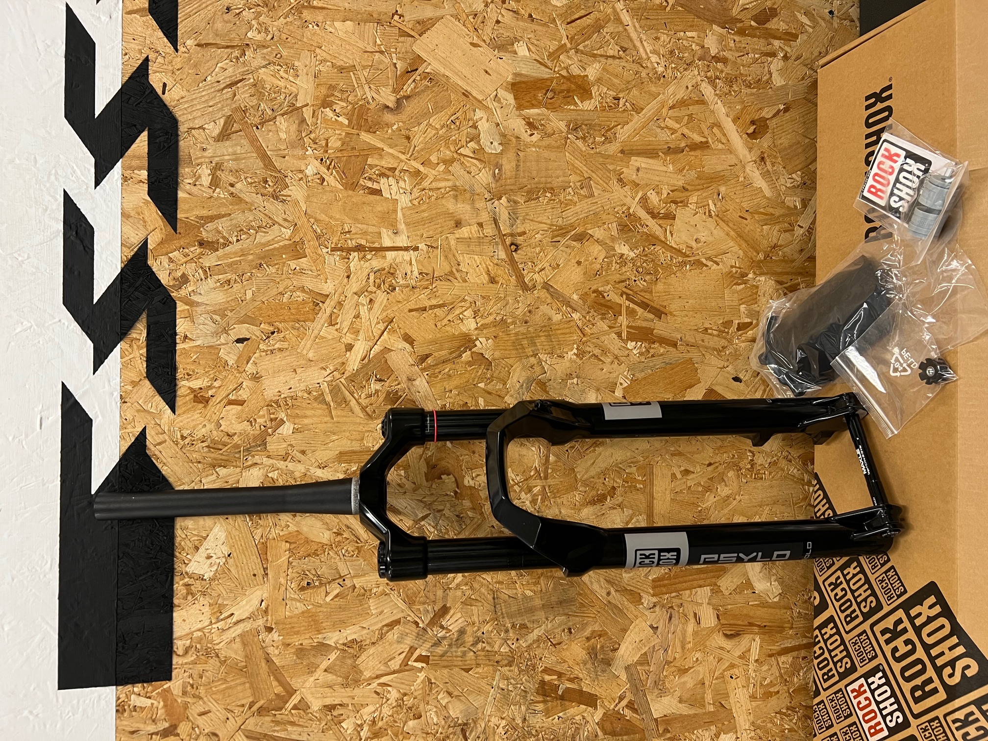 Rockshox Psylo Gold 29" Boost Fork / 130mm / 15x110mm / Gloss Black / Isolator RC 