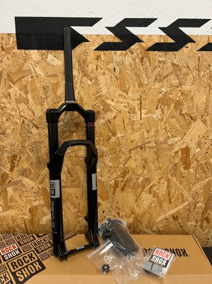 Rockshox Psylo Gold 29" Boost Fork / 130mm / 15x110mm / Gloss Black / Isolator RC