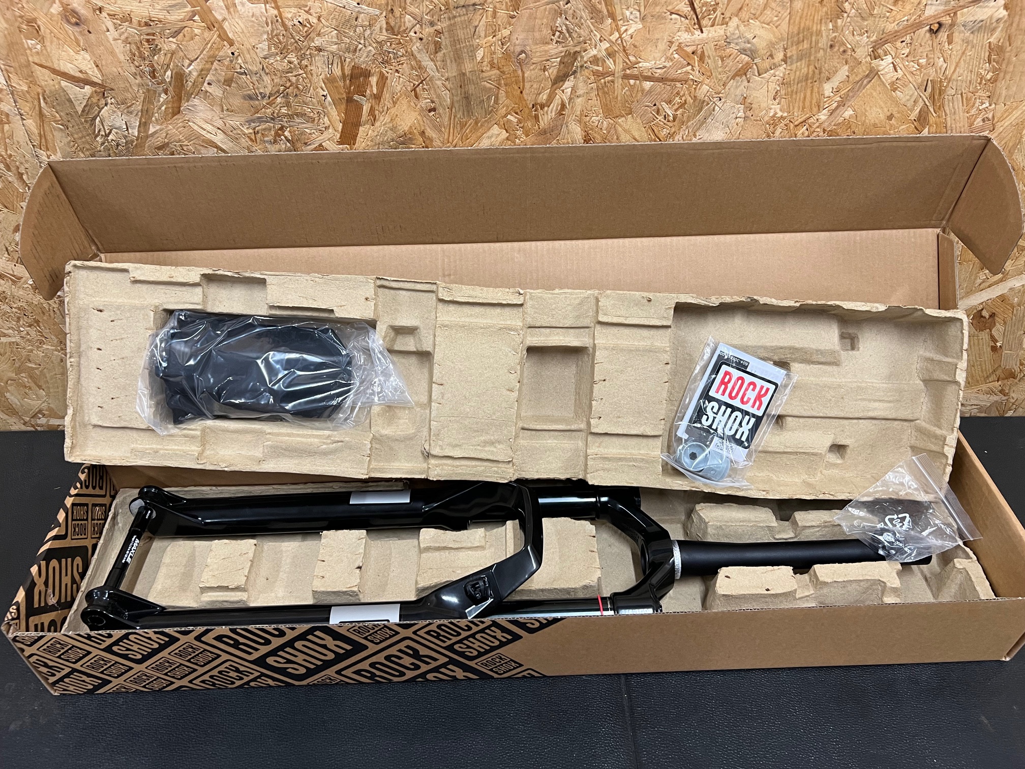 Rockshox Psylo Gold 29" Boost Fork / 130mm / 15x110mm / Gloss Black / Isolator RC