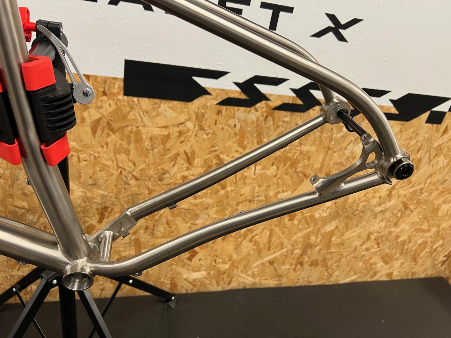 Titus El Viajero Titanium MTB Frame / Large / Ex Display