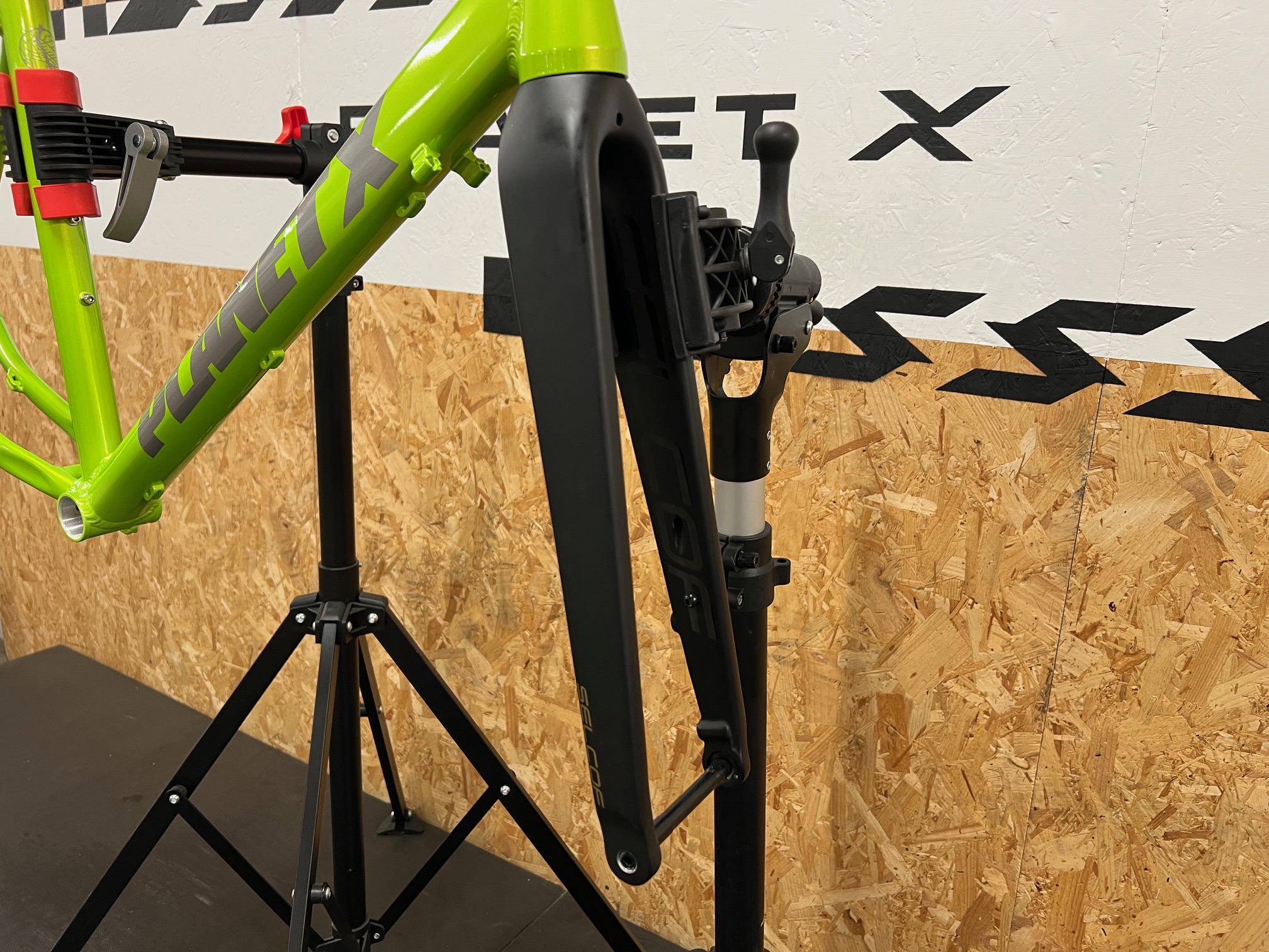 Planet X London Road Frame & Selcof Carbon Fork / Medium / Zesty Lime