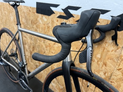 Holdsworth Helm SRAM Force AXS Titanium Road Bike - Medium