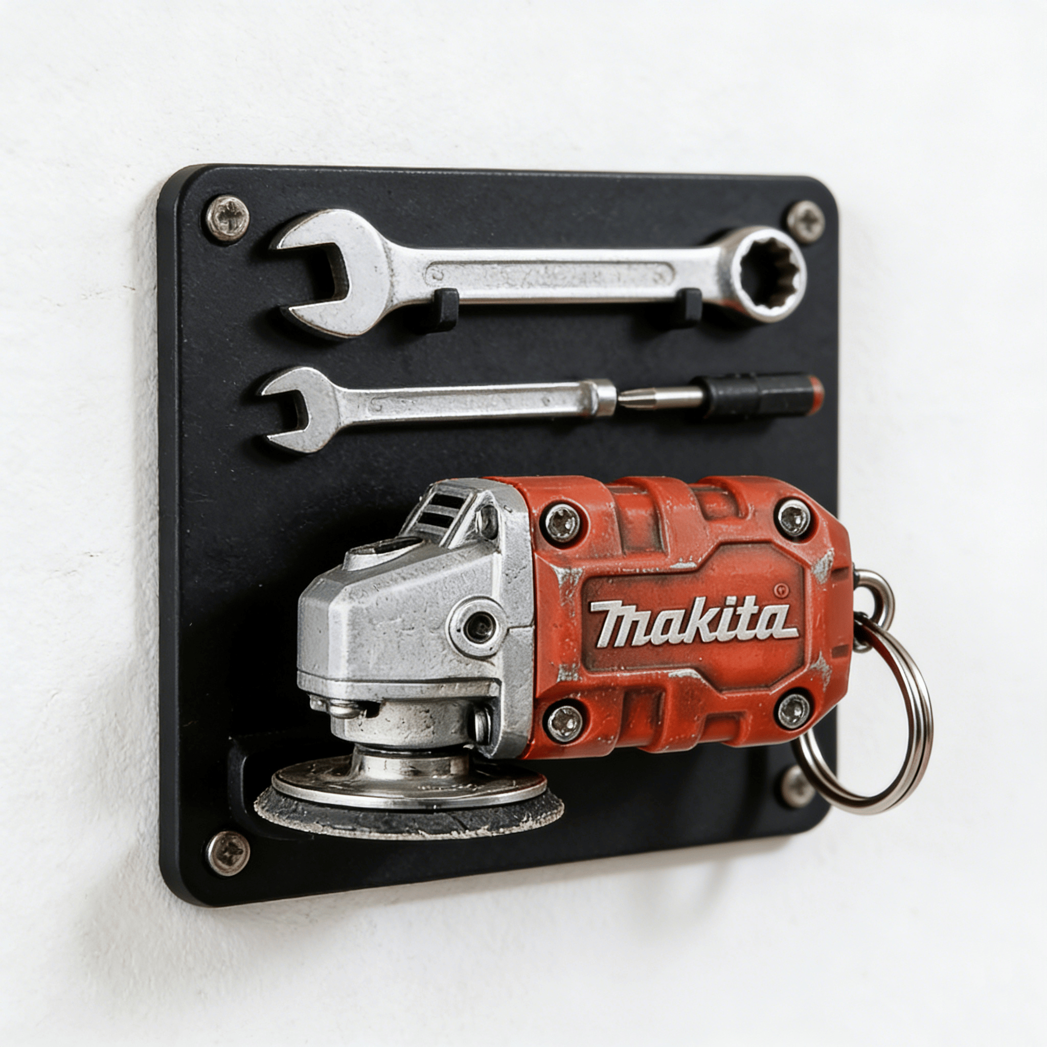 🛠️Privjesak za ključeve 2 u 1 s mini brusilicom inspiriranom Makitom: alat za zaglađivanje u pokretu + kolekcionarski predmet za entuzijaste alata
