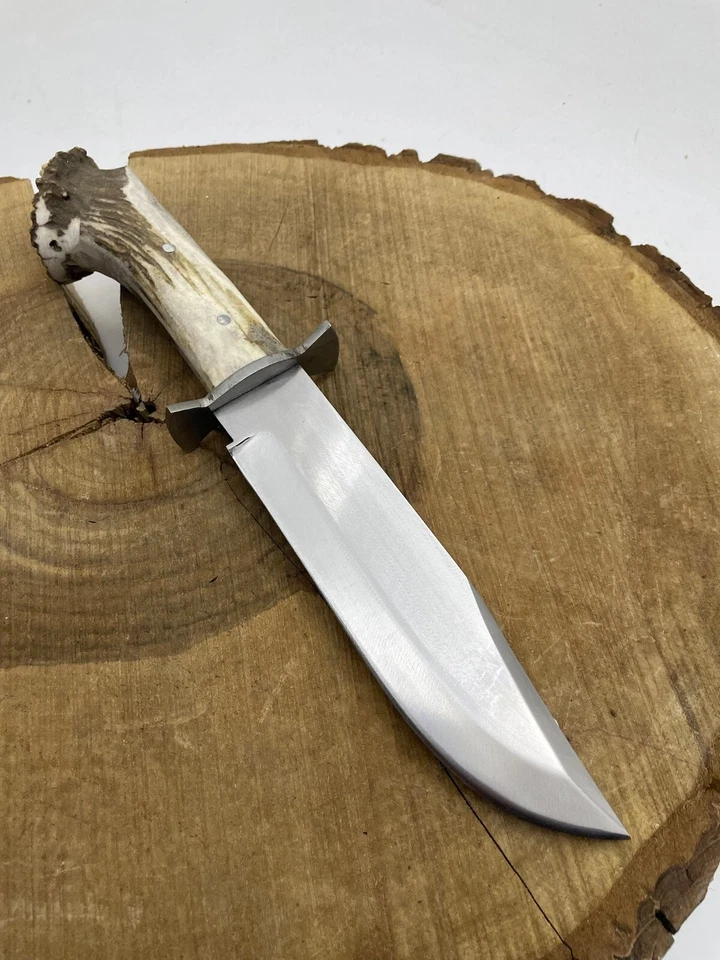 Ručne vyrobený nôž Bowie z uhlíkovej ocele s rukoväťou z jeleňa a koženým puzdrom | SkaldBlades