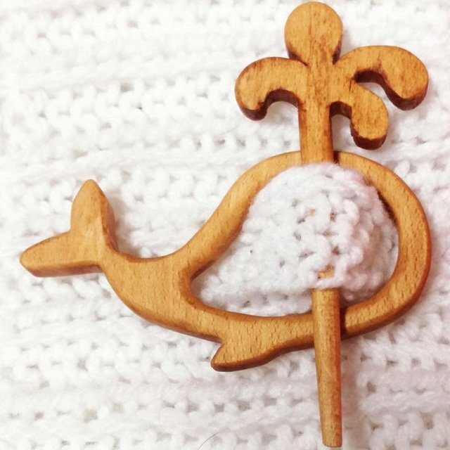 🔥LAST DAY 70% OFF🔥BROOCH PIN WITH WOODEN ANIMAL PATTERN (SWEATER CLIP)