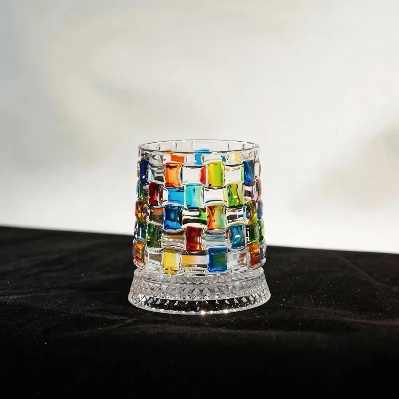 🔥 Luxury 360° Spinning Hand-Painted Crystal Whiskey Tumbler – Embossed Rotating Glass