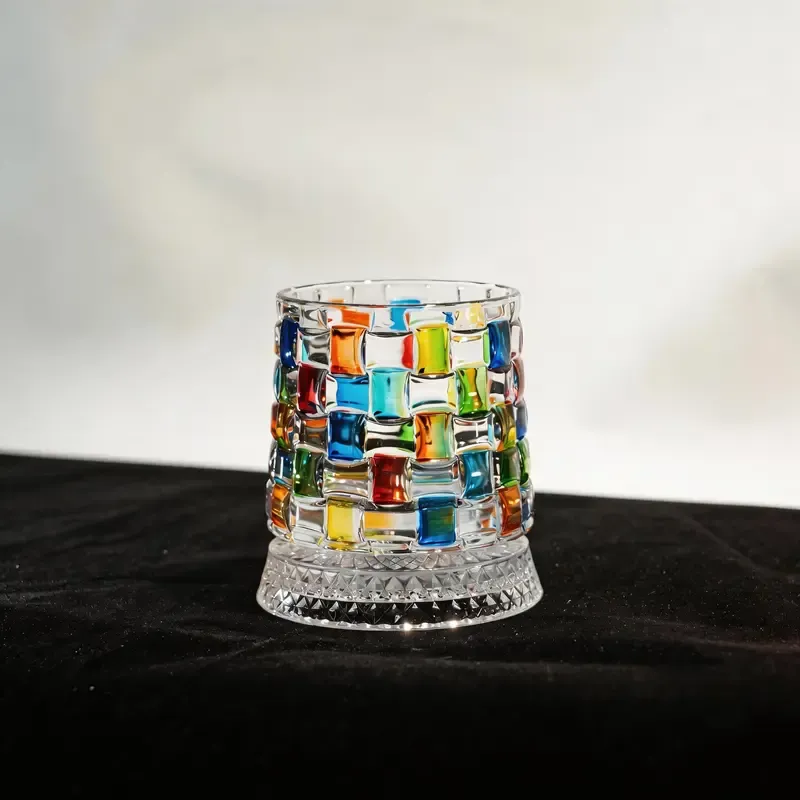 🔥 Luxury 360° Spinning Hand-Painted Crystal Whiskey Tumbler – Embossed Rotating Glass