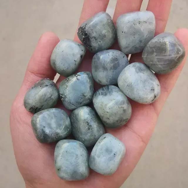 Labradorite stones hot sale in bulk