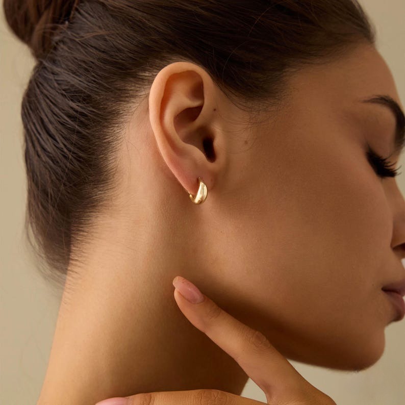 Women's S925 Sterling Silver Oval Classic Hoop Earrings Fashionable Hoop Earrings, Pure French Minimalism, Hypoallergenic, Mirror Polished, Precision Engineered Hinged Mechanism, Everyday Jewelry, Ideal for Self Treat, Birthday, Anniversary