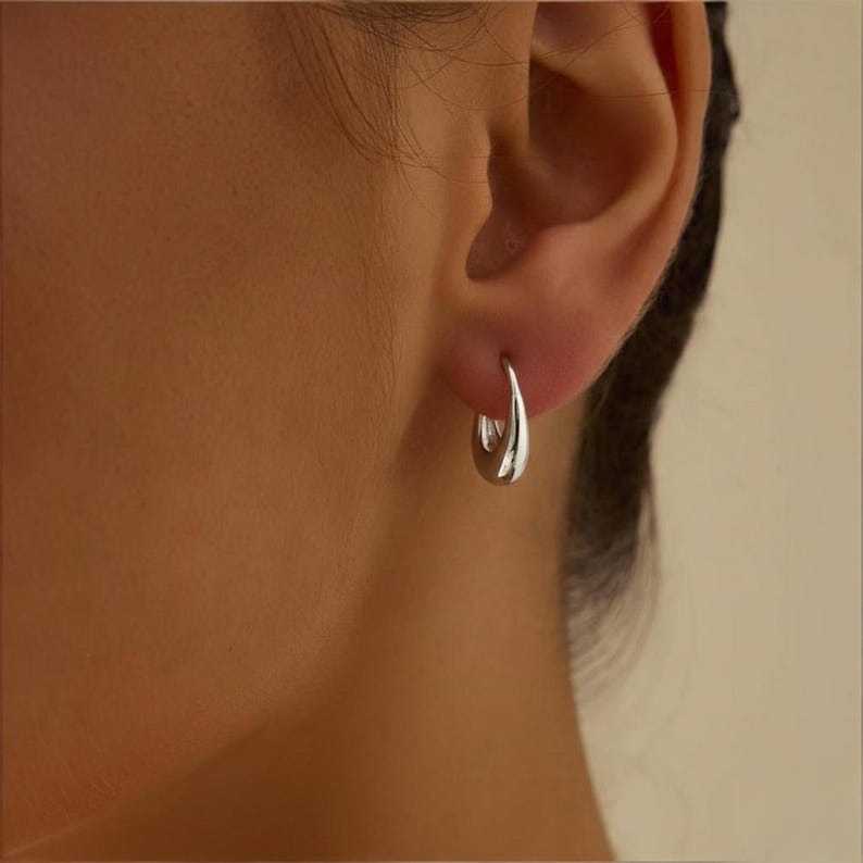 Women's S925 Sterling Silver Oval Classic Hoop Earrings Fashionable Hoop Earrings, Pure French Minimalism, Hypoallergenic, Mirror Polished, Precision Engineered Hinged Mechanism, Everyday Jewelry, Ideal for Self Treat, Birthday, Anniversary