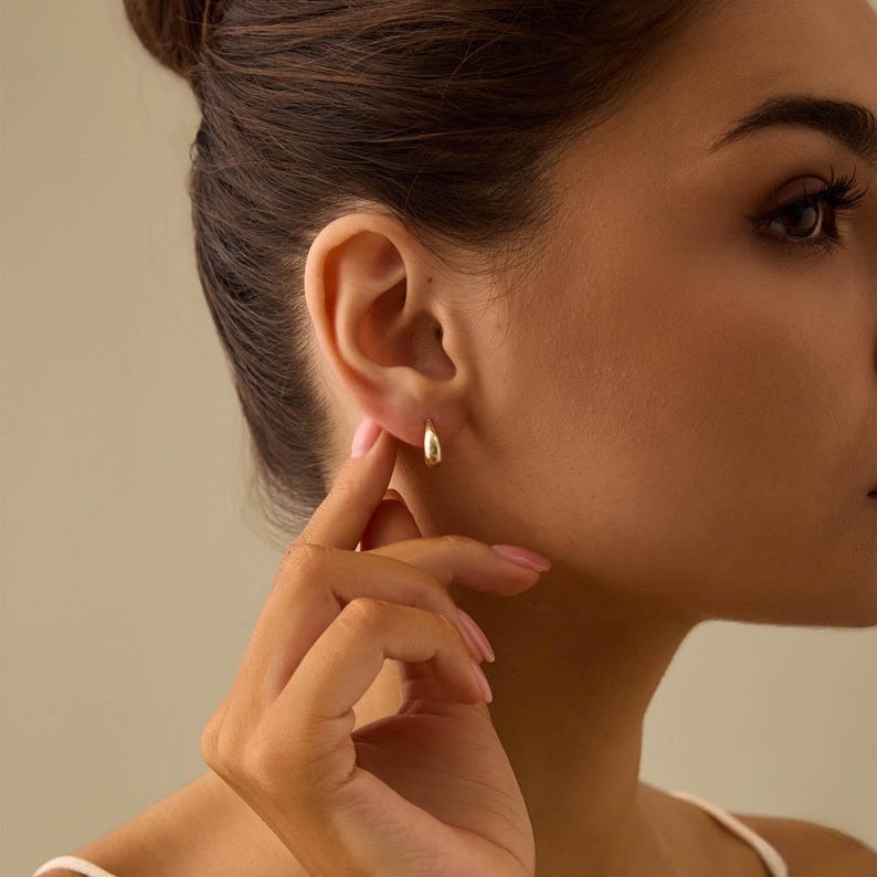 Women's S925 Sterling Silver Oval Classic Hoop Earrings Fashionable Hoop Earrings, Pure French Minimalism, Hypoallergenic, Mirror Polished, Precision Engineered Hinged Mechanism, Everyday Jewelry, Ideal for Self Treat, Birthday, Anniversary