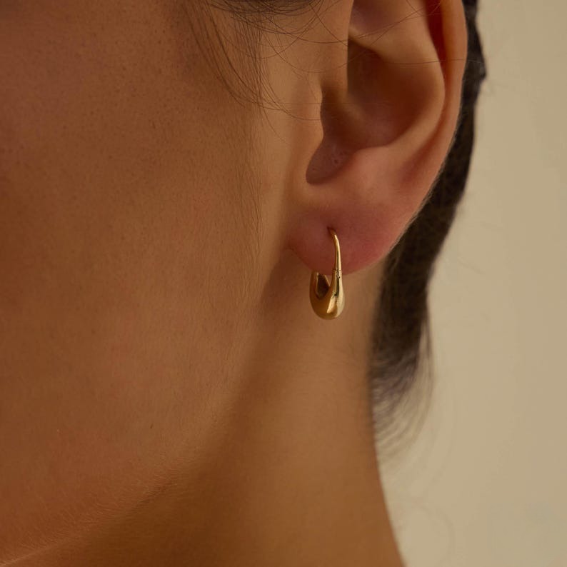 Women's S925 Sterling Silver Oval Classic Hoop Earrings Fashionable Hoop Earrings, Pure French Minimalism, Hypoallergenic, Mirror Polished, Precision Engineered Hinged Mechanism, Everyday Jewelry, Ideal for Self Treat, Birthday, Anniversary
