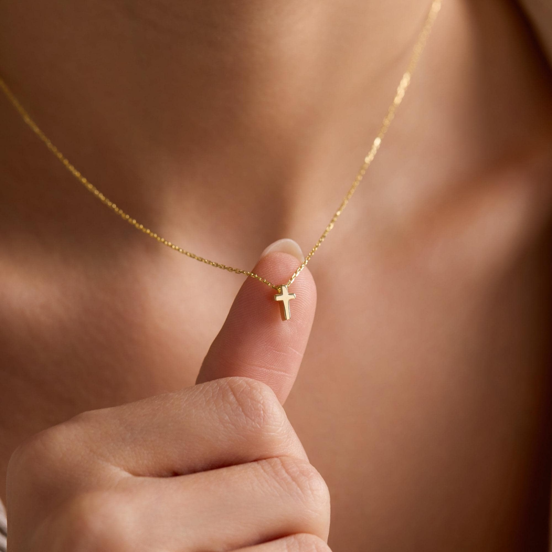 SIYAMI Dainty Cross Necklace