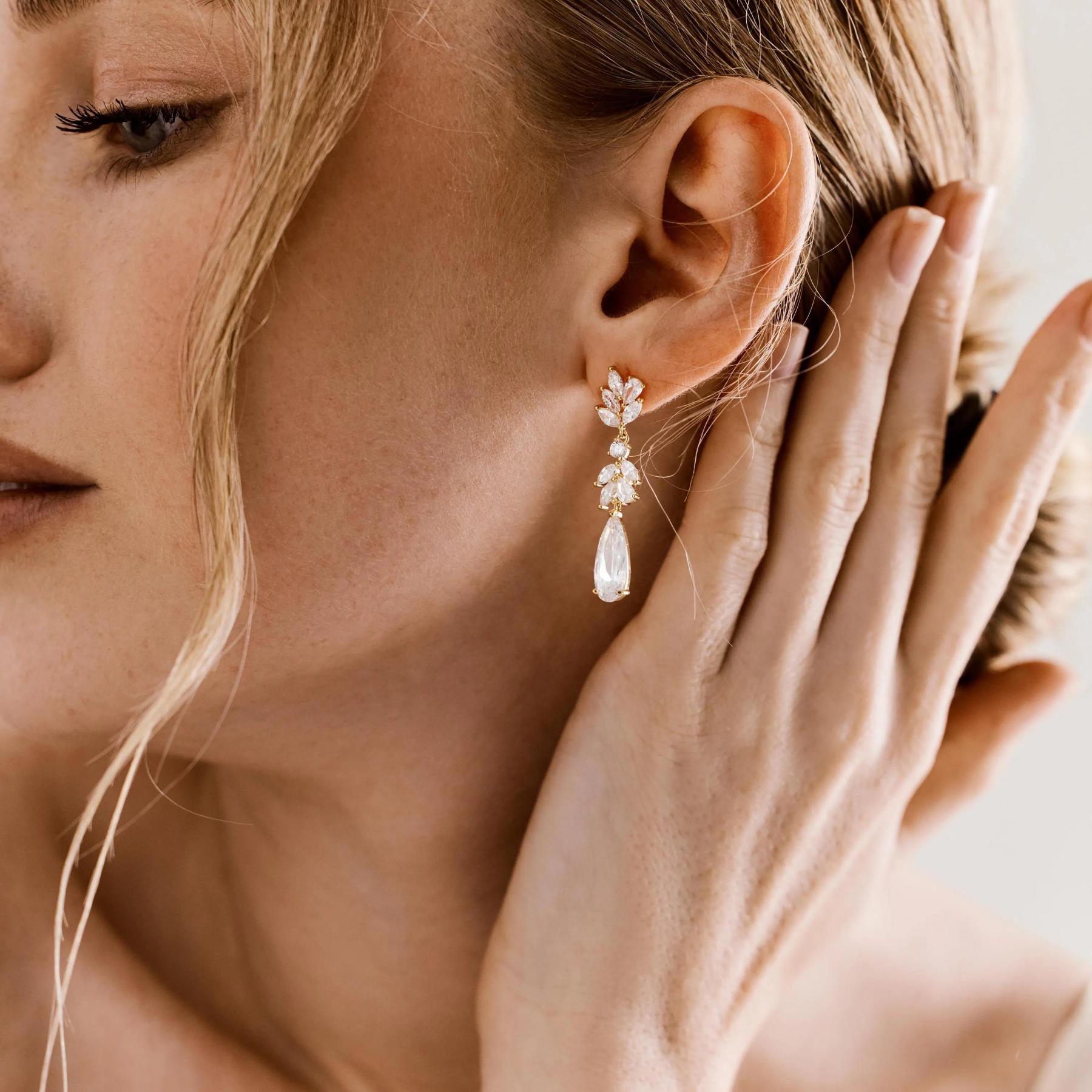 CRYSTAL DROP TEARDROP EARRINGS – VIRAL BRIDAL JEWELRY& BRIDESMAID GIFTS​