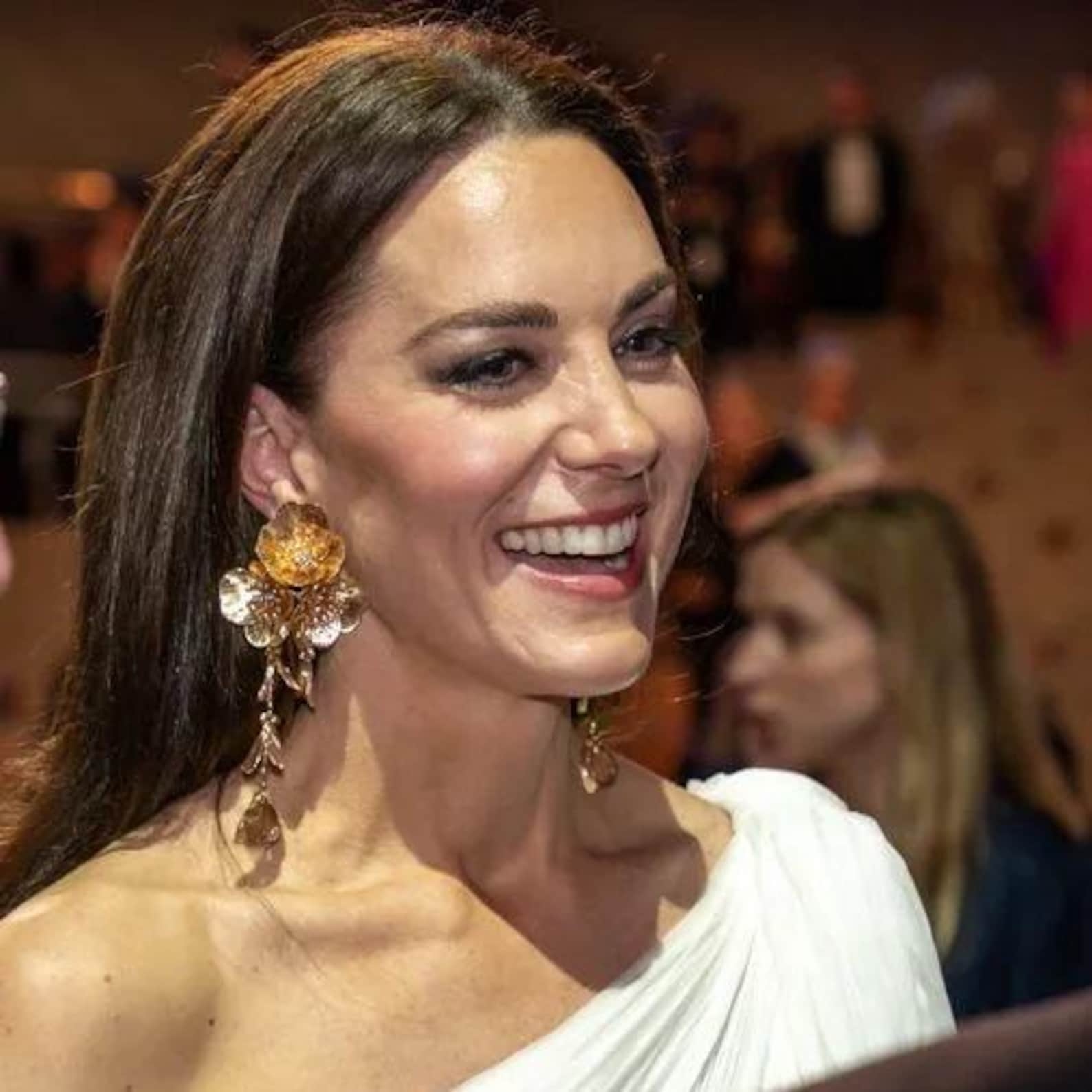 Gold Cascading Floral Earrings – Royal-Inspired Bloom Statement for Weddings & Elegant Occasions