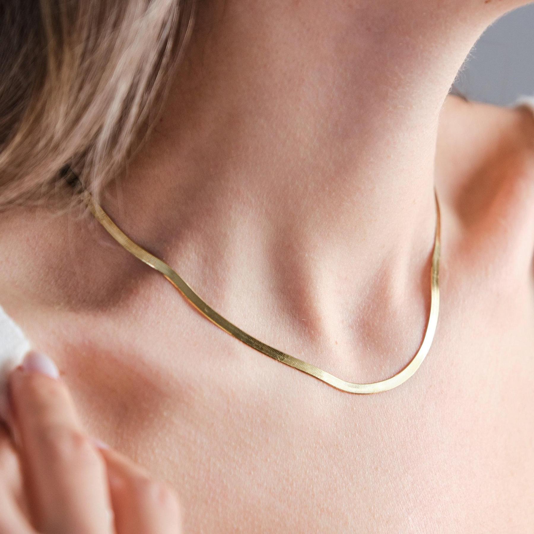 SIYAMI Herringbone Chain Necklace