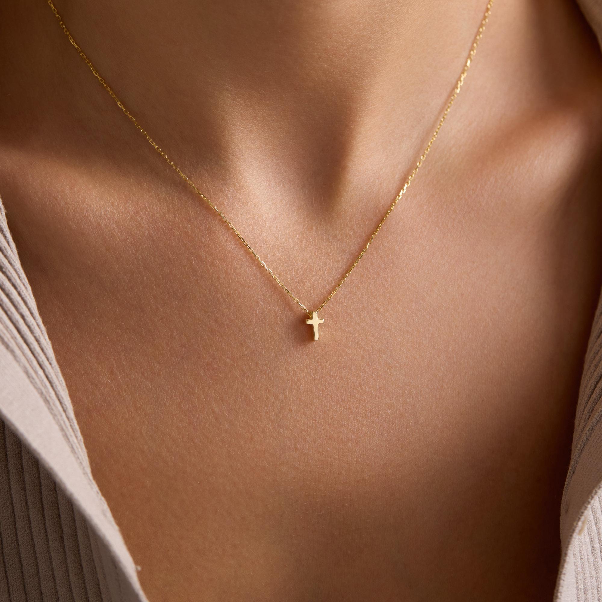 SIYAMI Dainty Cross Necklace