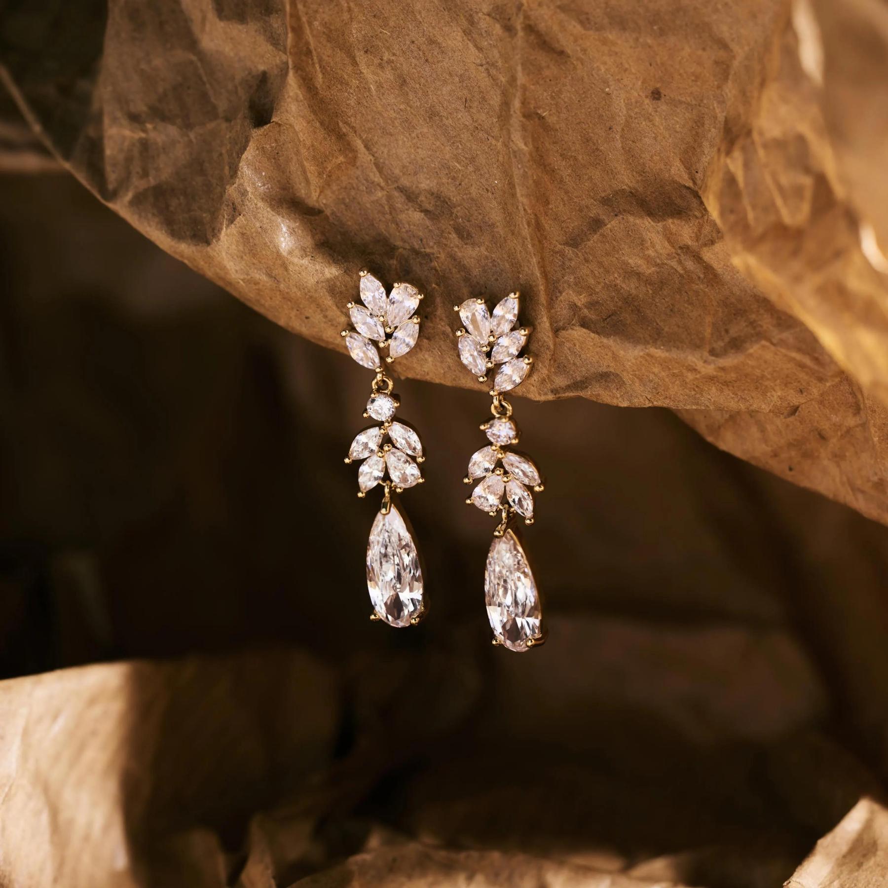 CRYSTAL DROP TEARDROP EARRINGS – VIRAL BRIDAL JEWELRY& BRIDESMAID GIFTS​