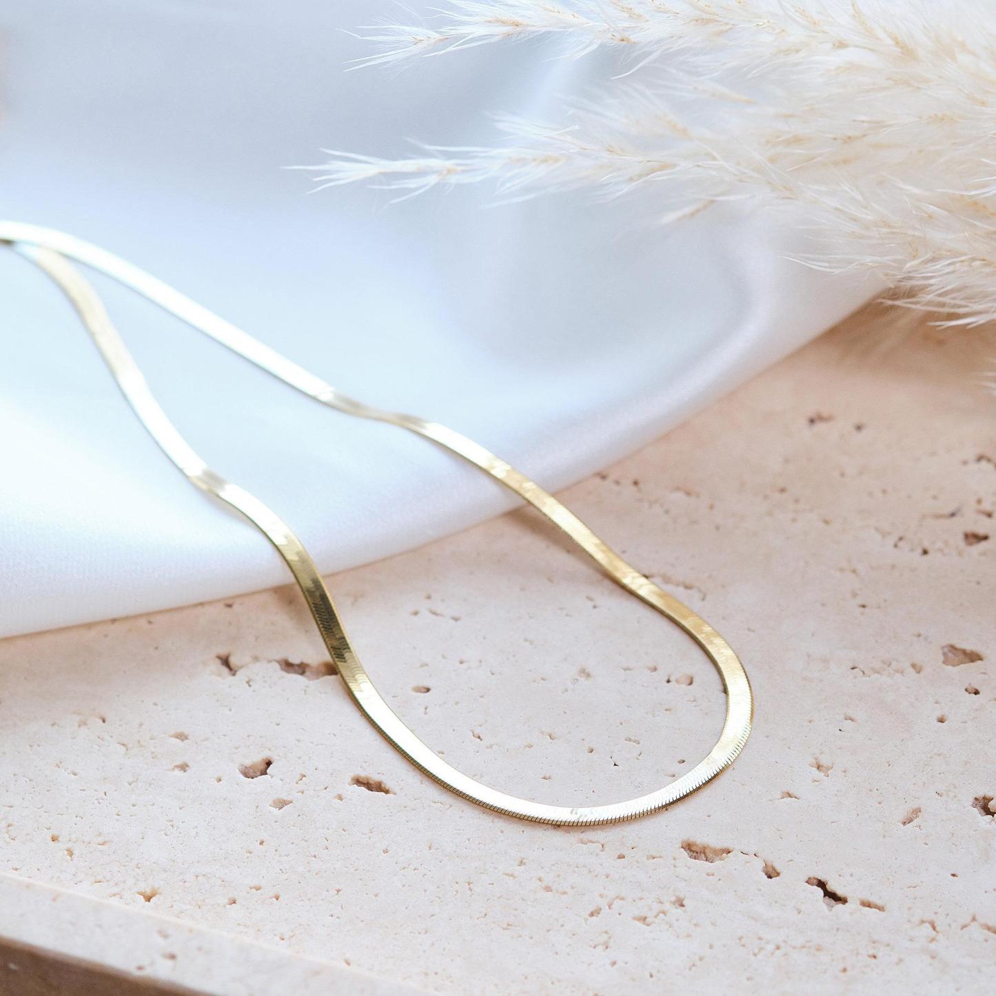 SIYAMI Herringbone Chain Necklace