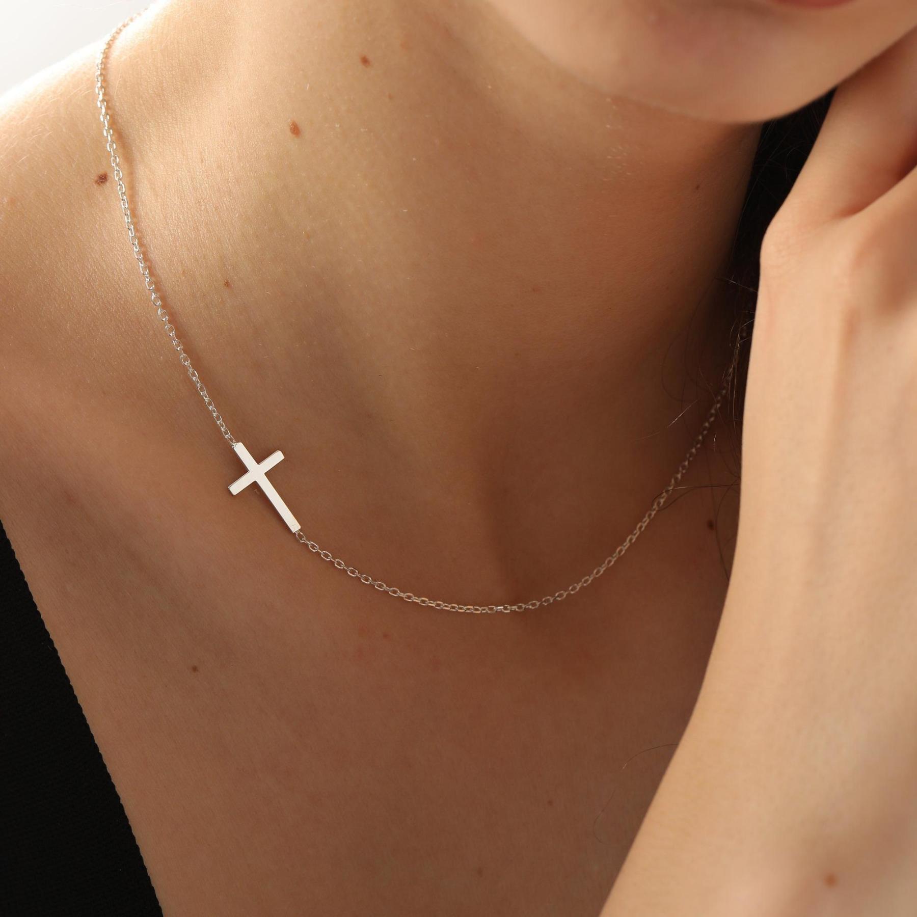 SIYAMI Sideways Cross Necklace