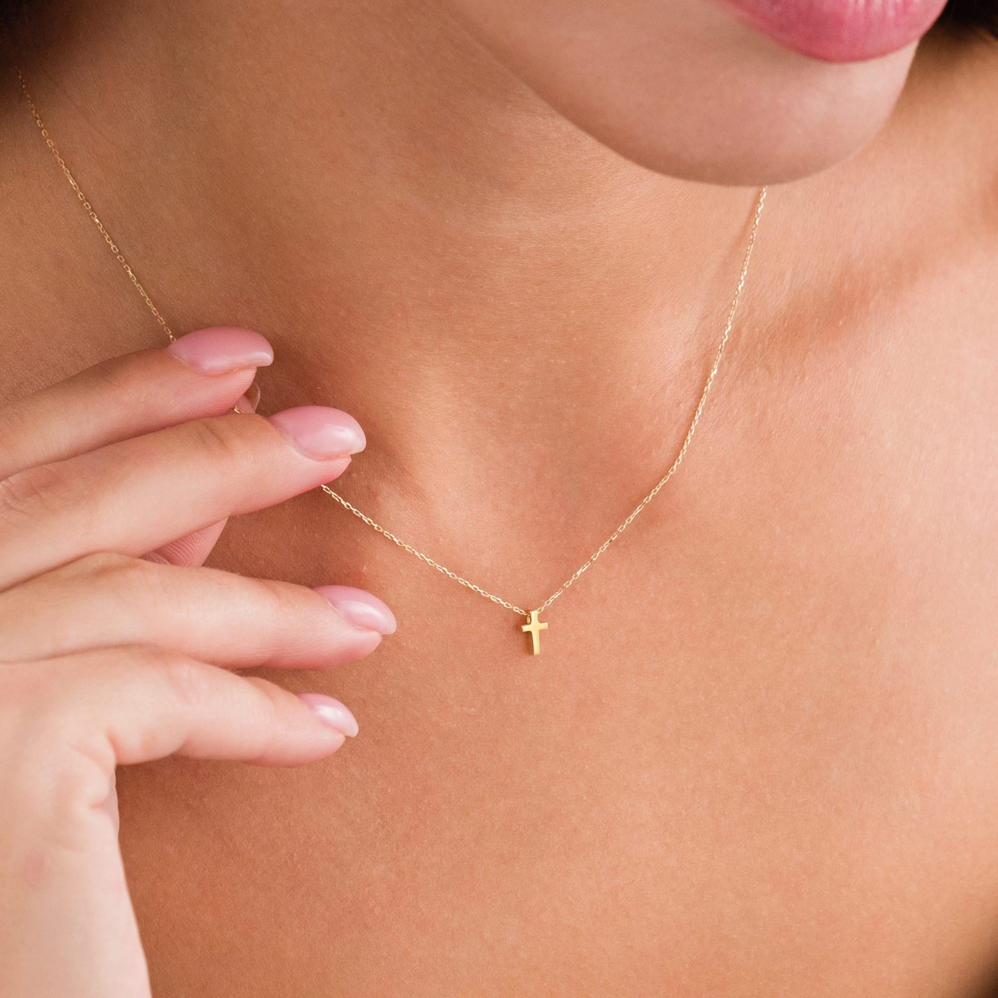 SIYAMI Dainty Cross Necklace