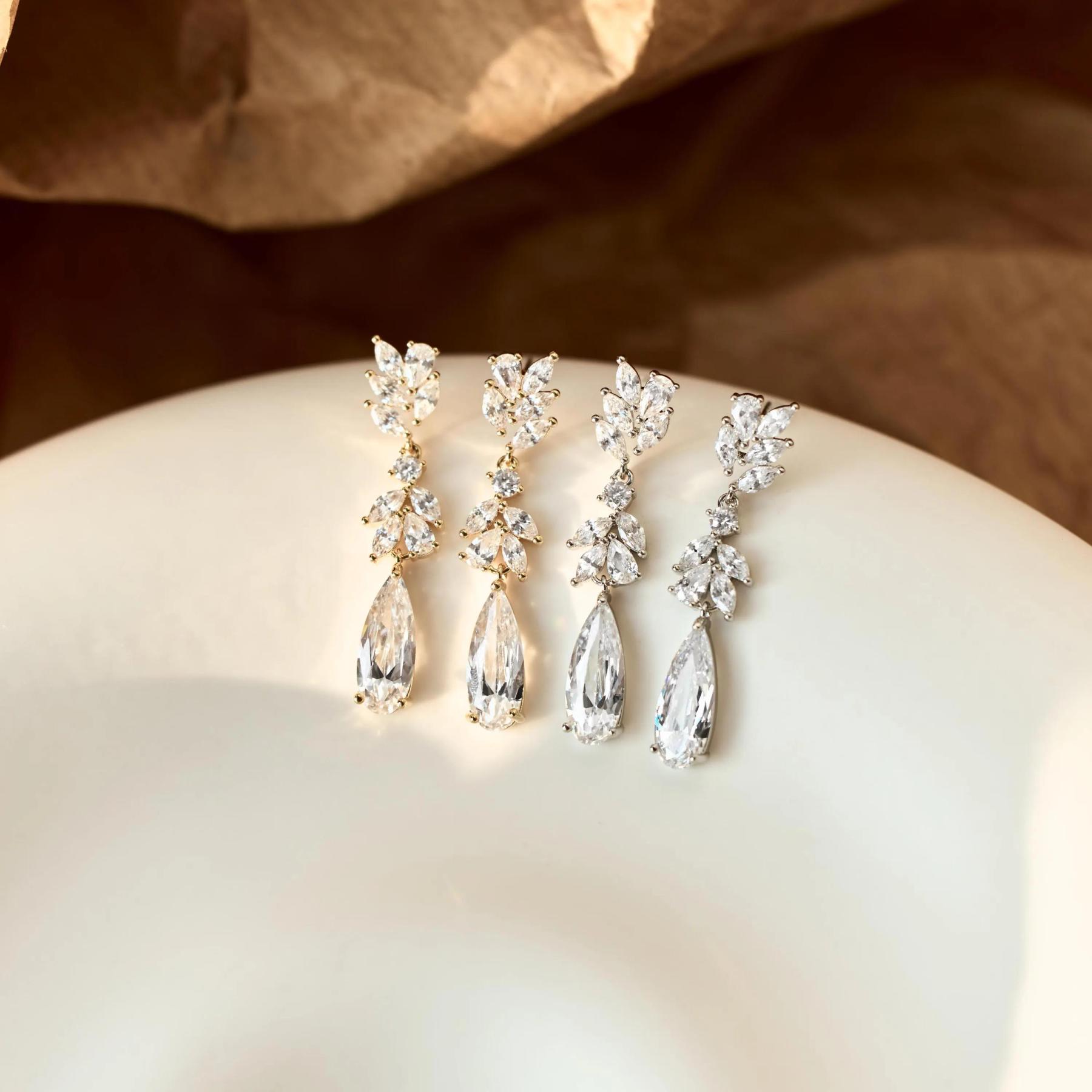 CRYSTAL DROP TEARDROP EARRINGS – VIRAL BRIDAL JEWELRY& BRIDESMAID GIFTS​