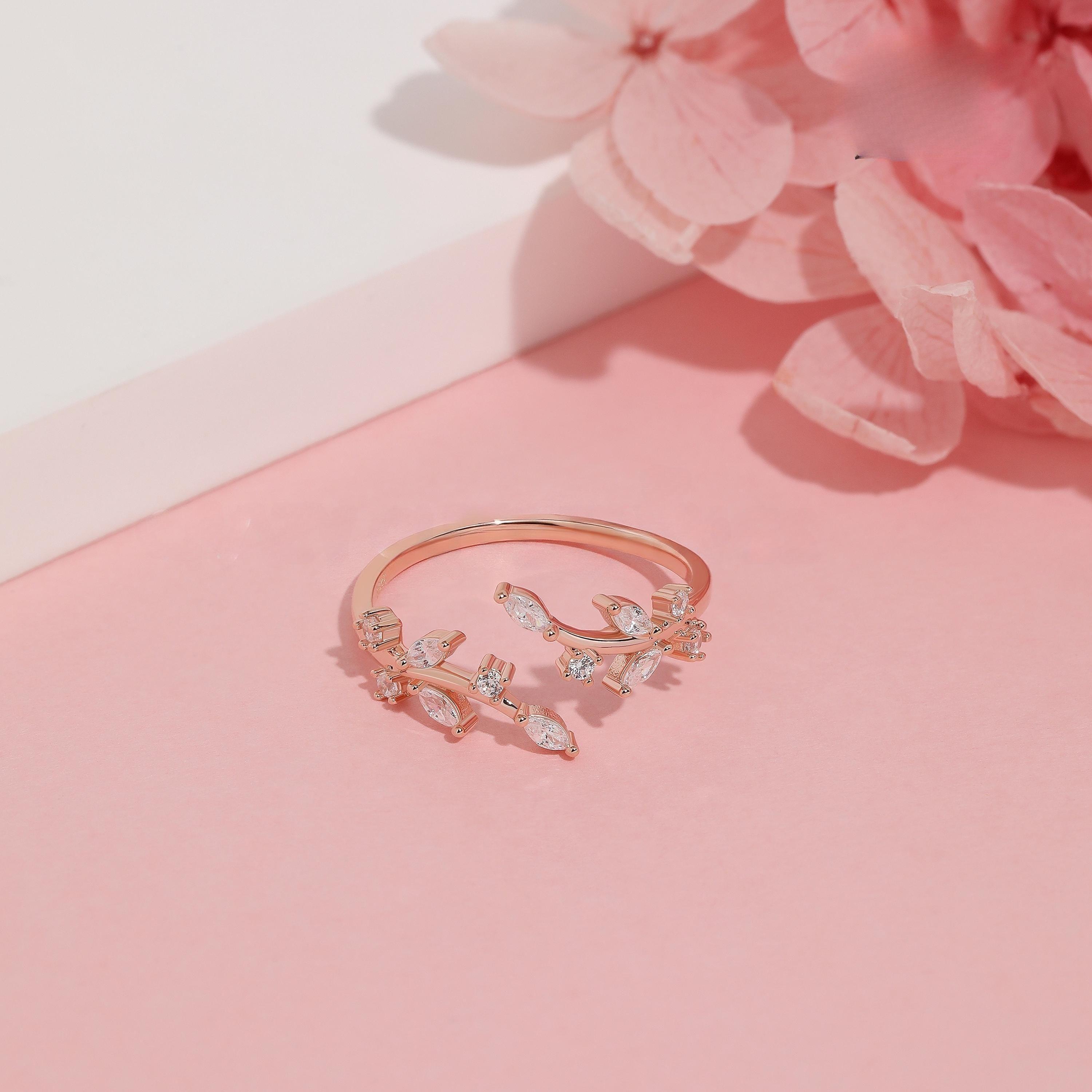 Adjustable Leaf Ring – Minimalist, Dainty & Elegant Stackable Ring for Her