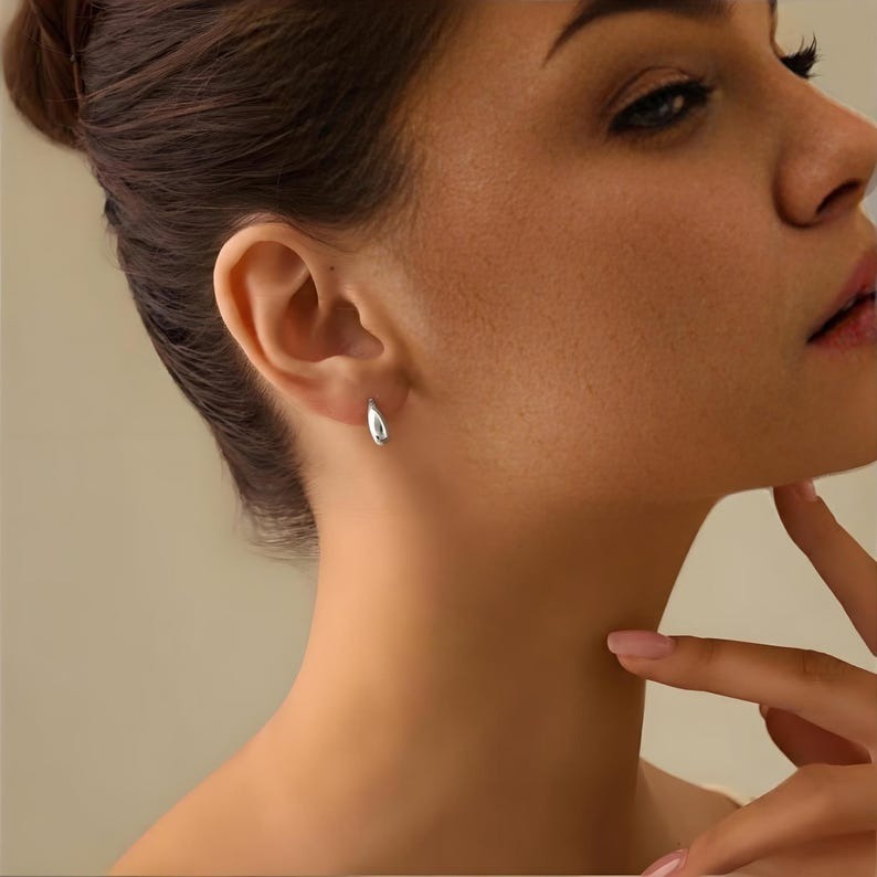 Women's S925 Sterling Silver Oval Classic Hoop Earrings Fashionable Hoop Earrings, Pure French Minimalism, Hypoallergenic, Mirror Polished, Precision Engineered Hinged Mechanism, Everyday Jewelry, Ideal for Self Treat, Birthday, Anniversary