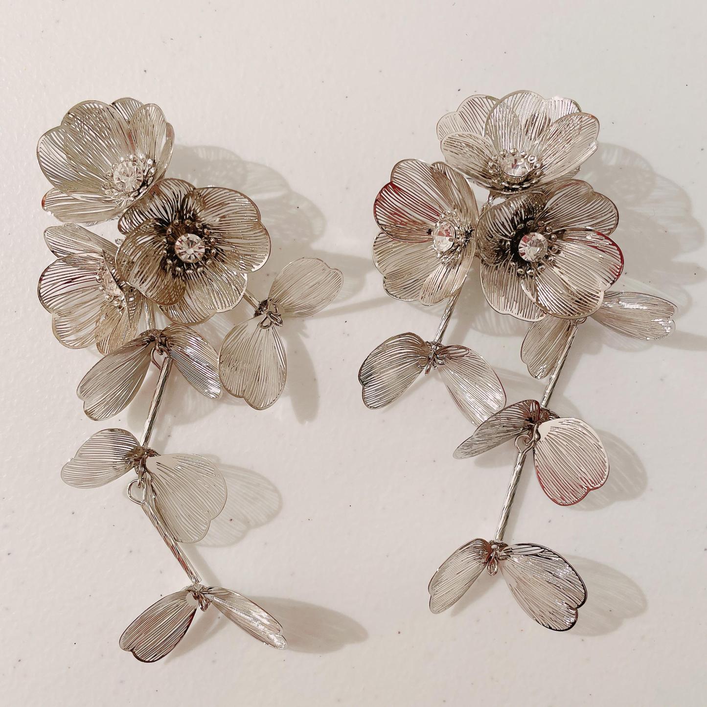 Gold Cascading Floral Earrings – Royal-Inspired Bloom Statement for Weddings & Elegant Occasions