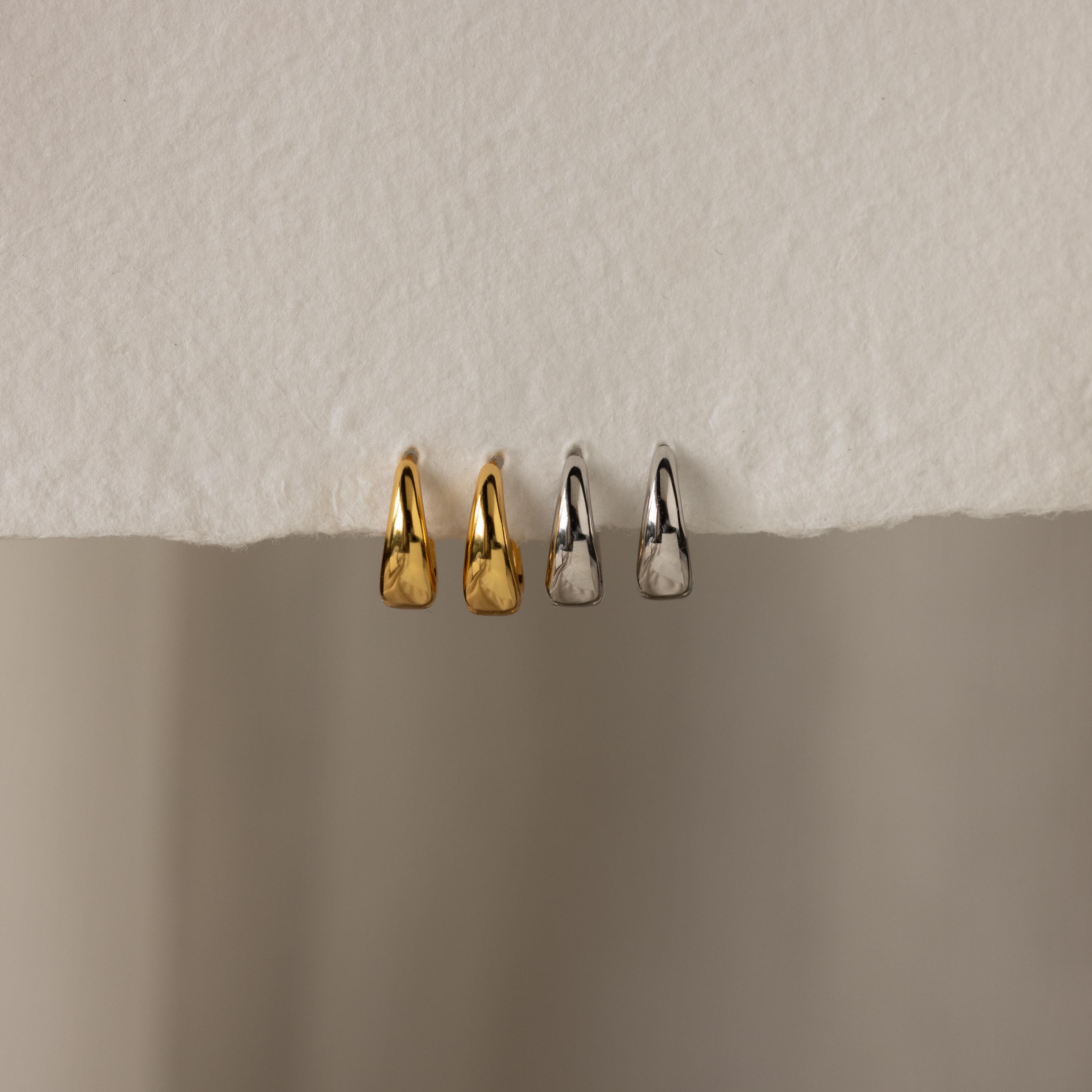Small Huggie Hoop Earrings – Minimalist Jewelry for Everyday Wear