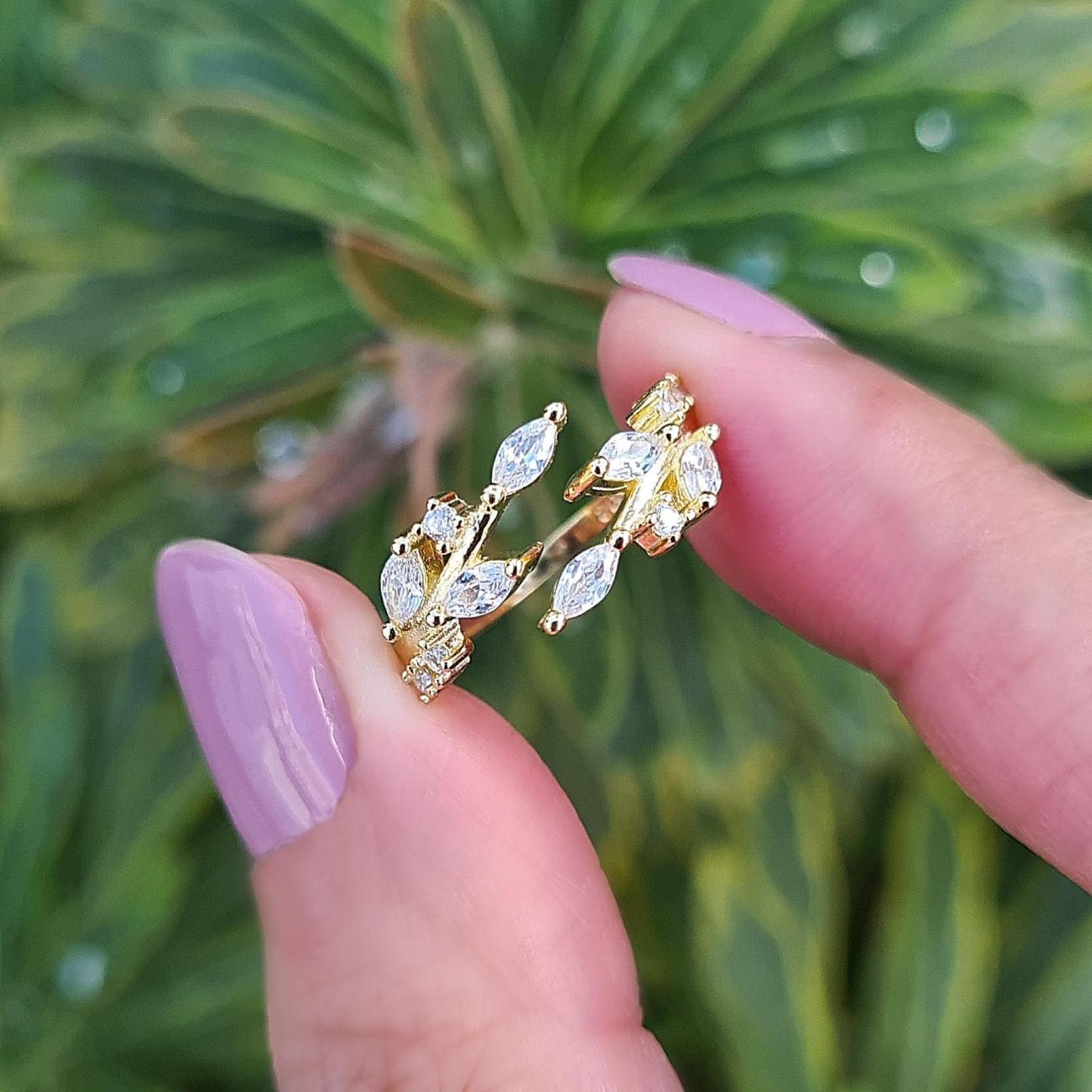 Adjustable Leaf Ring – Minimalist, Dainty & Elegant Stackable Ring for Her