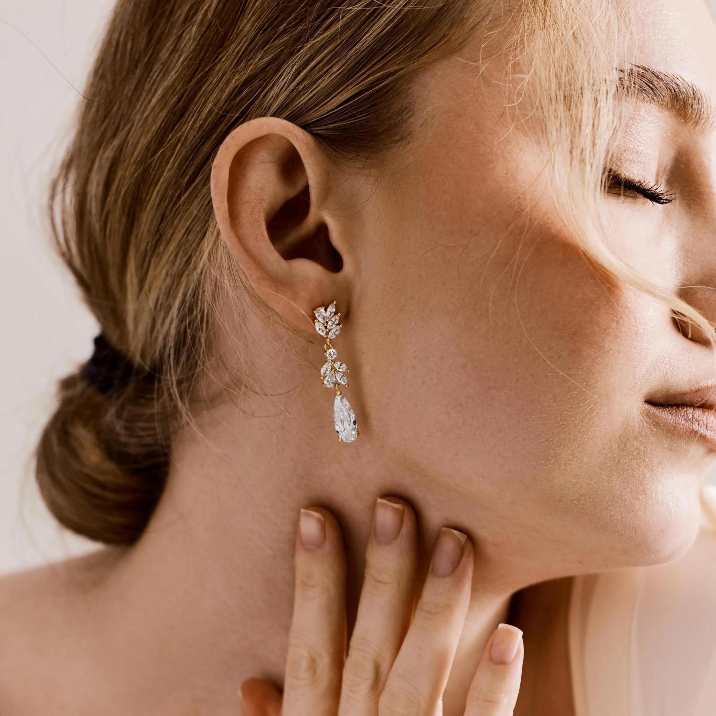 CRYSTAL DROP TEARDROP EARRINGS – VIRAL BRIDAL JEWELRY& BRIDESMAID GIFTS​