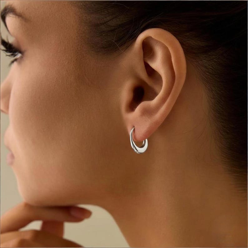 Women's S925 Sterling Silver Oval Classic Hoop Earrings Fashionable Hoop Earrings, Pure French Minimalism, Hypoallergenic, Mirror Polished, Precision Engineered Hinged Mechanism, Everyday Jewelry, Ideal for Self Treat, Birthday, Anniversary