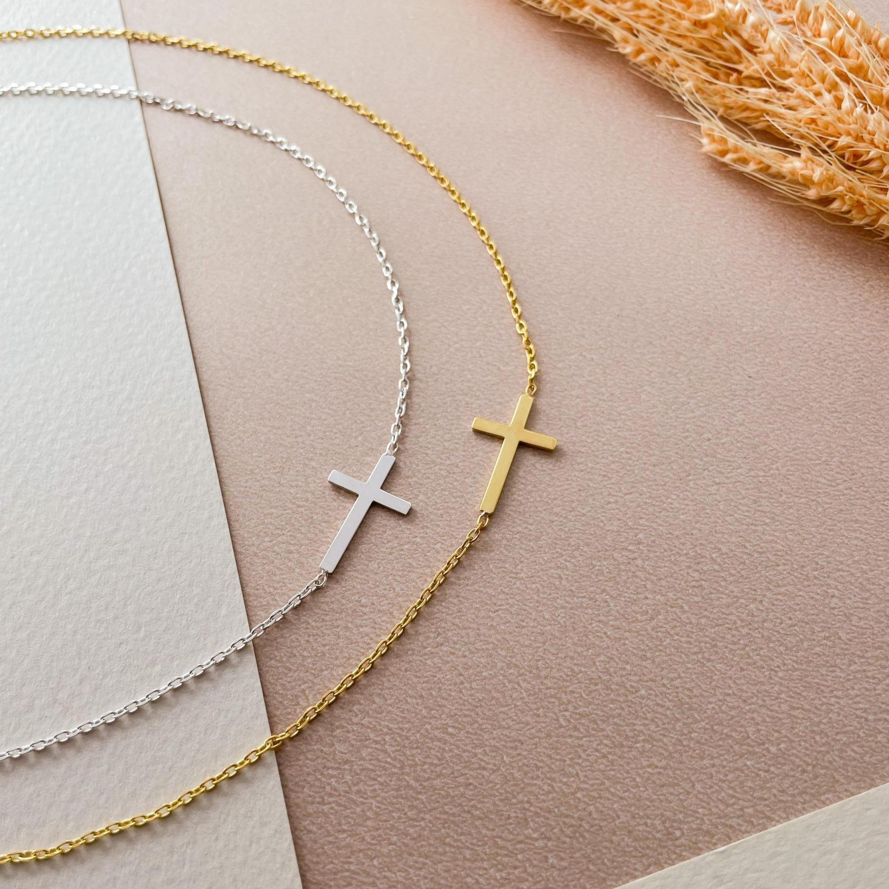 SIYAMI Sideways Cross Necklace