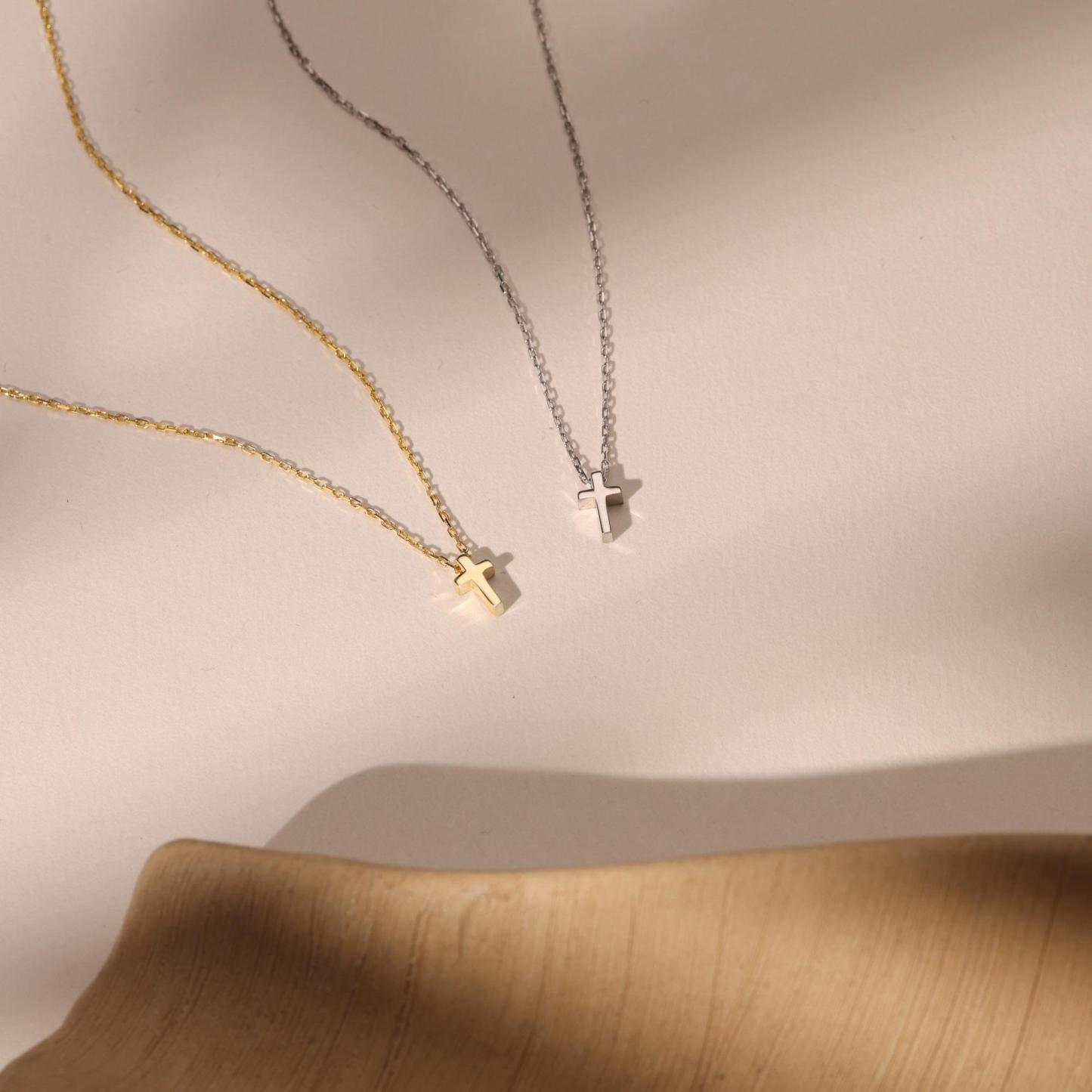 SIYAMI Dainty Cross Necklace