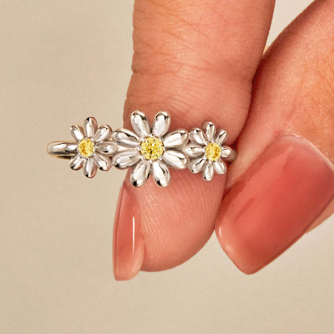 Rooting For You Three Flower Ring-belovejewel.com