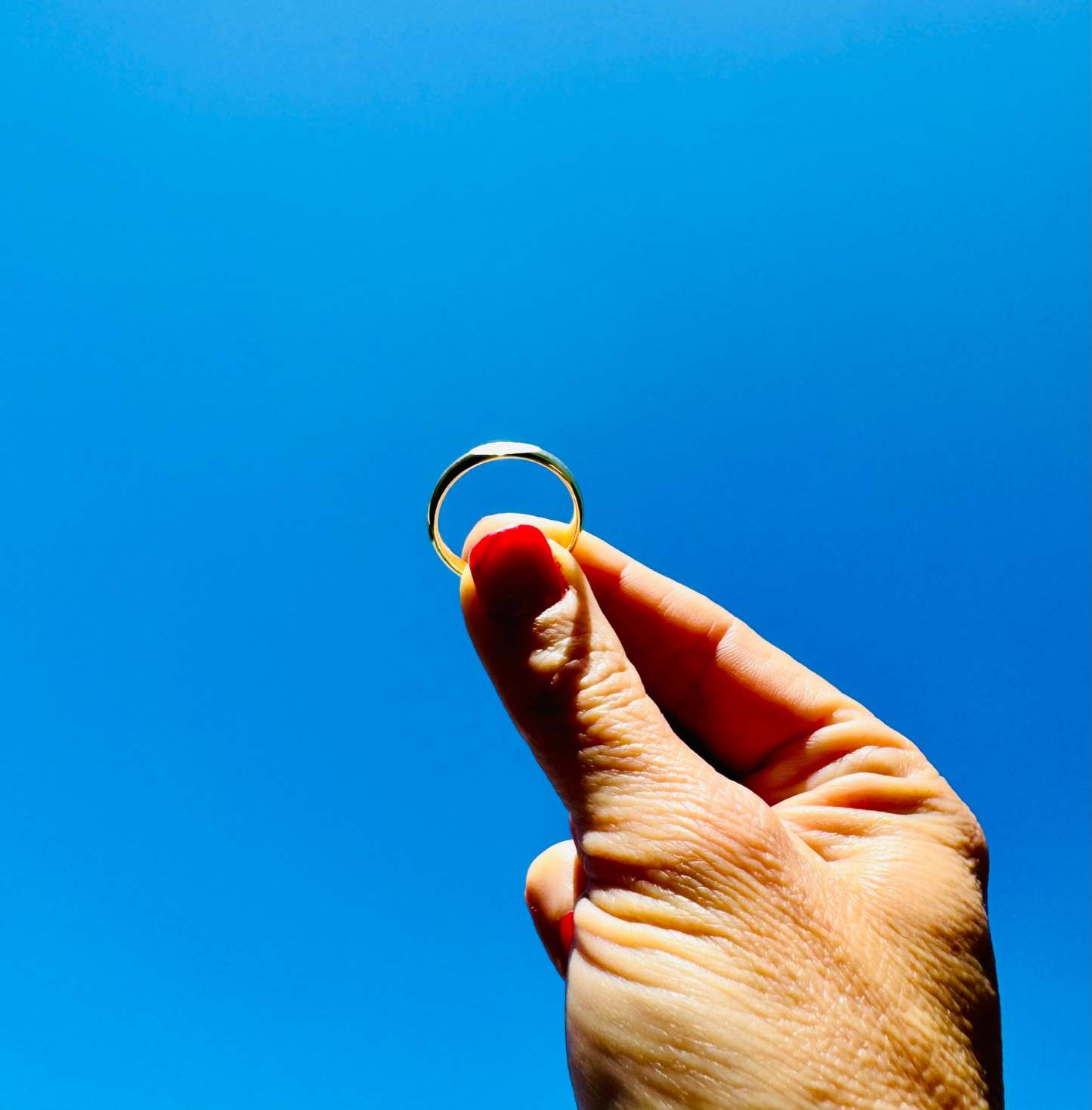 Slim Light Sculpting Love Ring