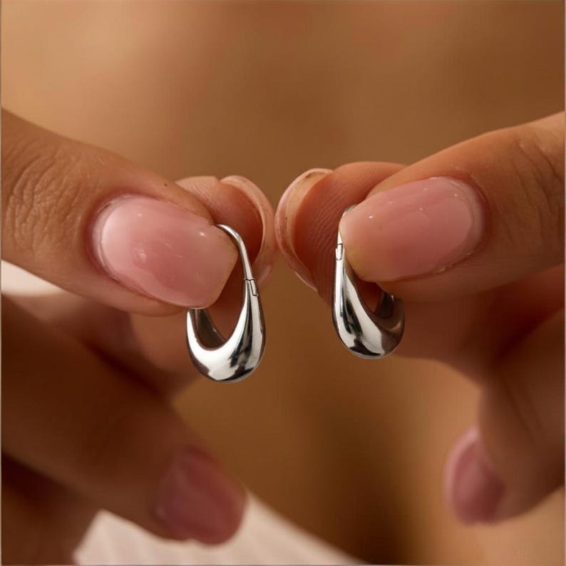 Women's S925 Sterling Silver Oval Classic Hoop Earrings Fashionable Hoop Earrings, Pure French Minimalism, Hypoallergenic, Mirror Polished, Precision Engineered Hinged Mechanism, Everyday Jewelry, Ideal for Self Treat, Birthday, Anniversary