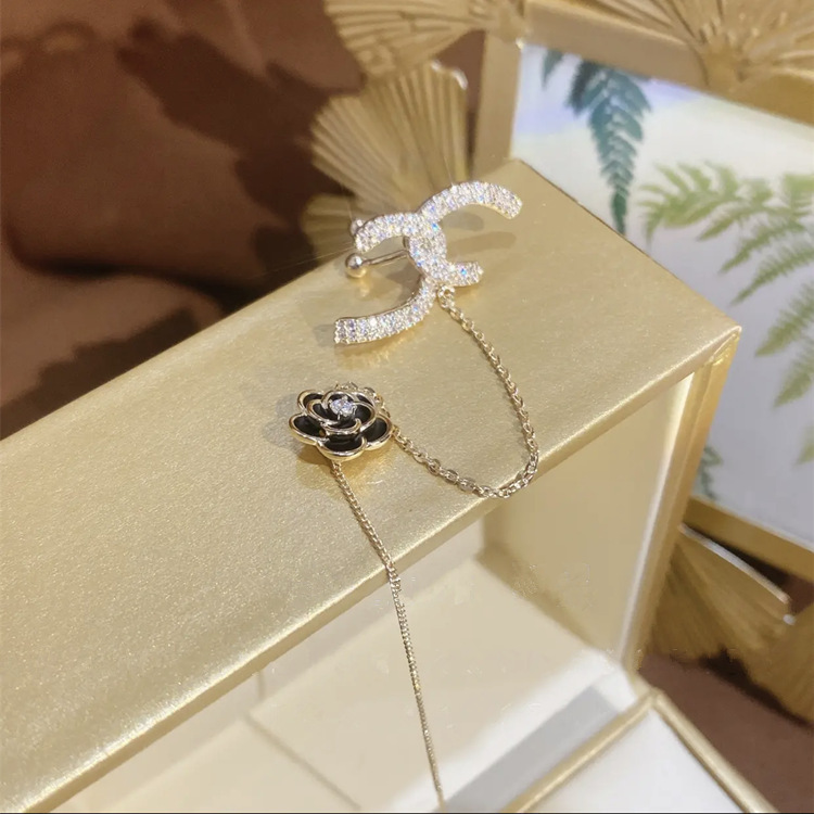 🌸C-Shaped Black Camellia Microset Zircon Earrings -belovejewel.com