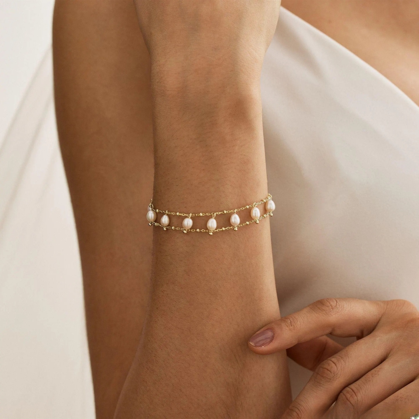 ​​MINIMALIST FRESHWATER PEARL BRACELET – HYPOALLERGENIC BRIDAL & EVERYDAY ELEGANCE​