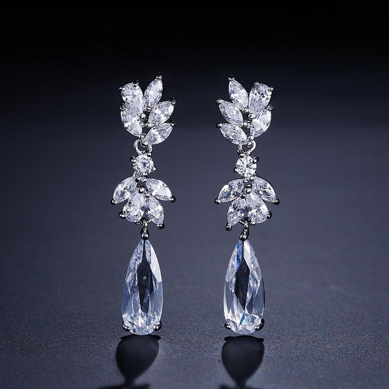 CRYSTAL DROP TEARDROP EARRINGS – VIRAL BRIDAL JEWELRY& BRIDESMAID GIFT
