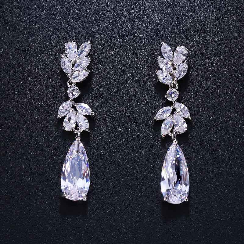 CRYSTAL DROP TEARDROP EARRINGS – VIRAL BRIDAL JEWELRY& BRIDESMAID GIFT