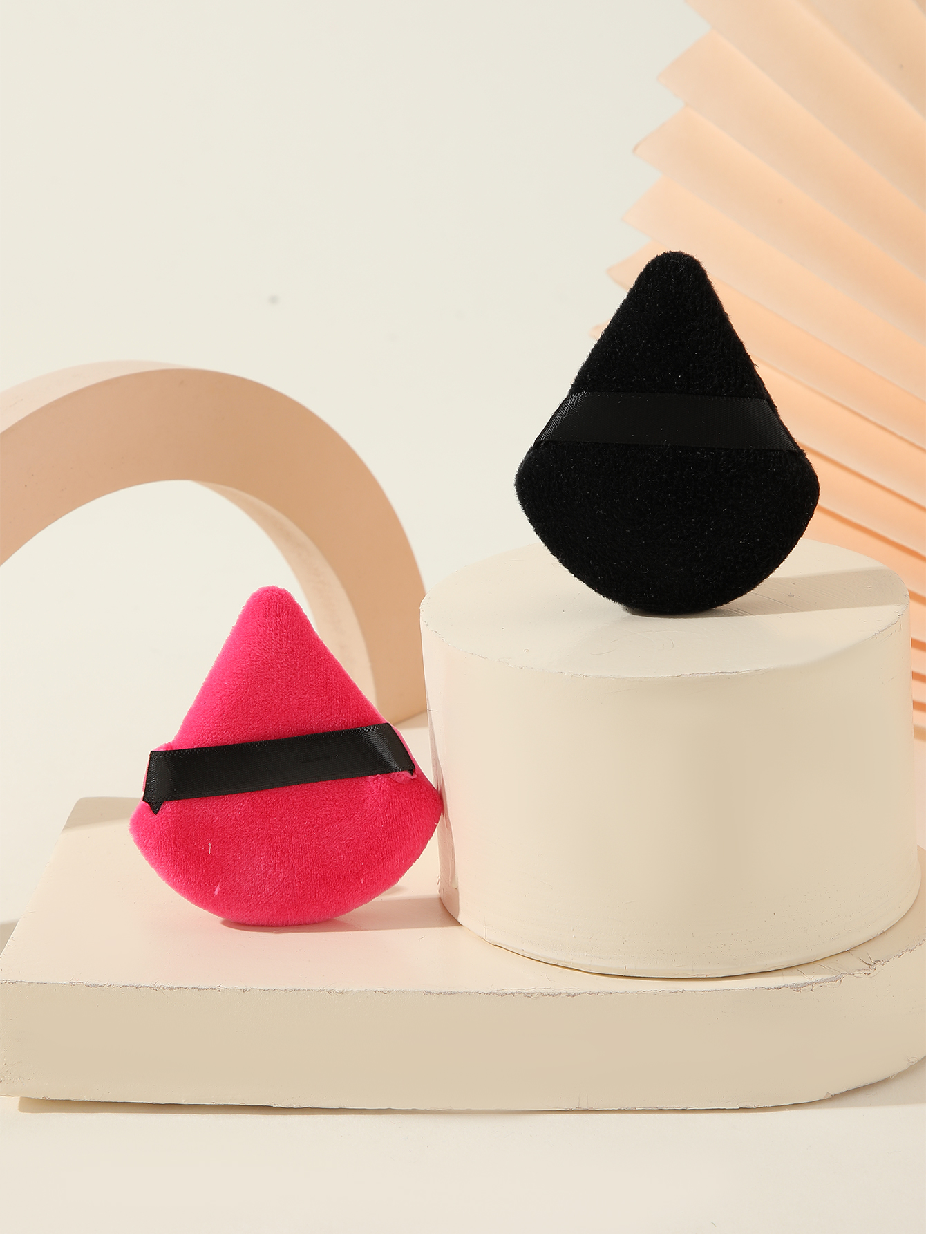 Mixed Color Triangle Fan Puff 1pc Black 1pc Red