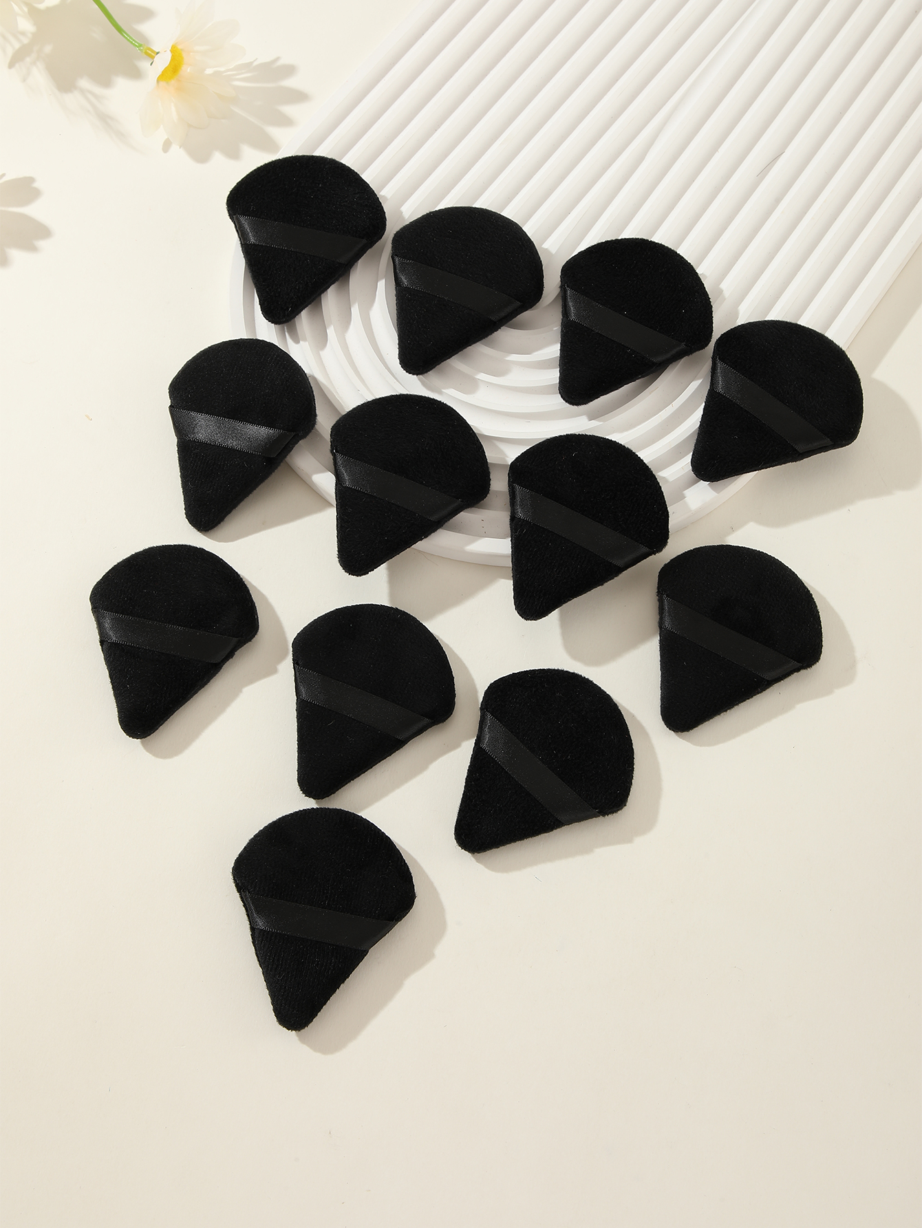 Black Triangle Scalloped Powder Puff Makeup Puff 12pcs