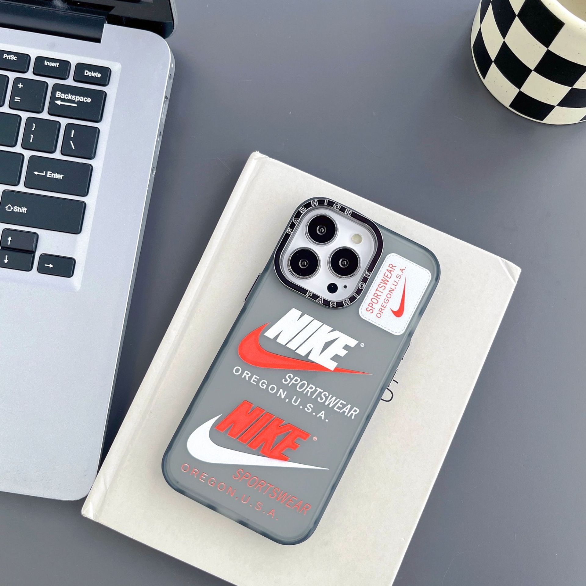 Σπορ θήκη για iPhone με αποκλειστική σχεδίαση