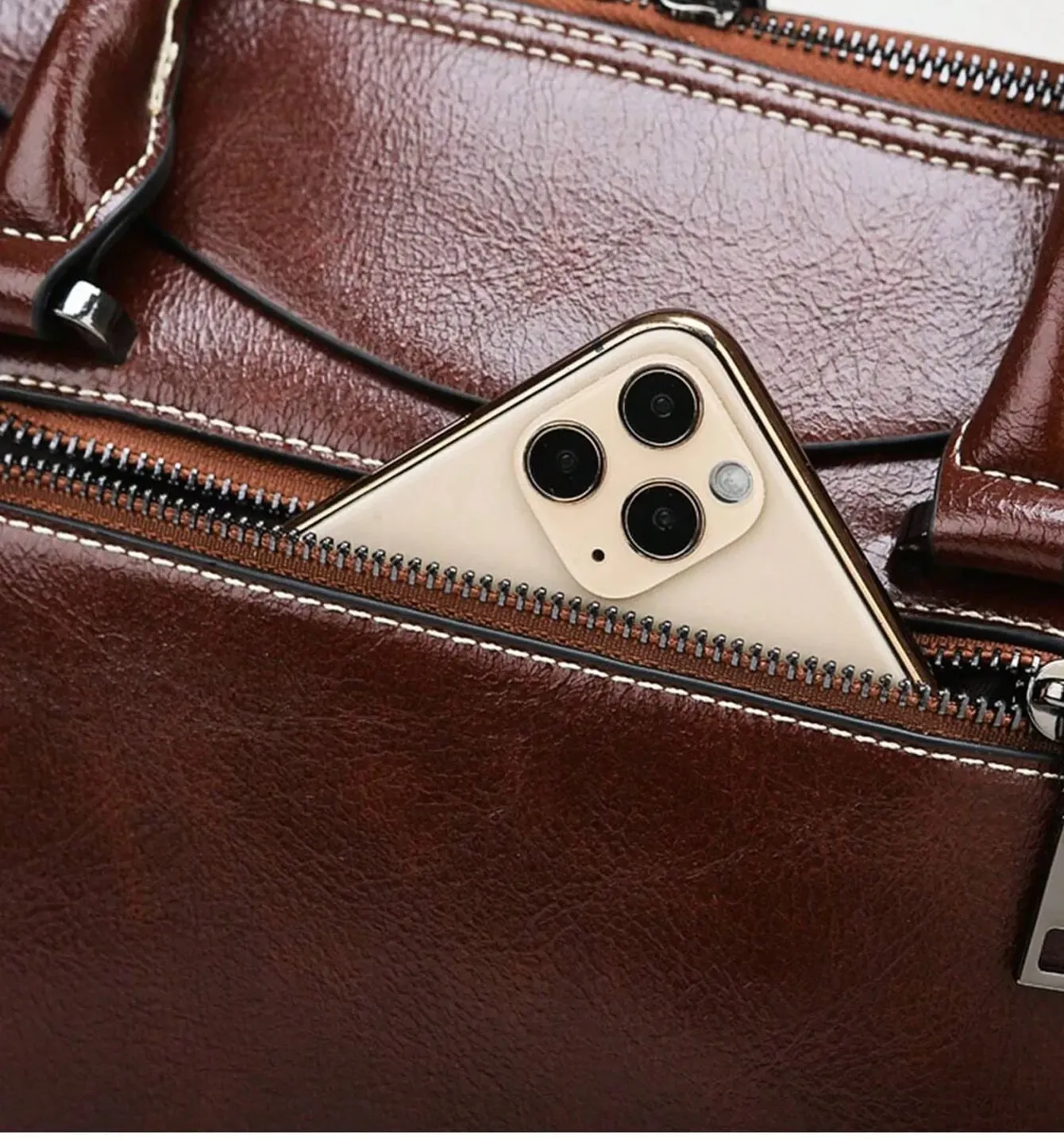 A retro brown leather handbag with double zippers, large capacity, simple space, European and American style, arm-in-arm on one shoulder, suitable for women's daily dating gifts.