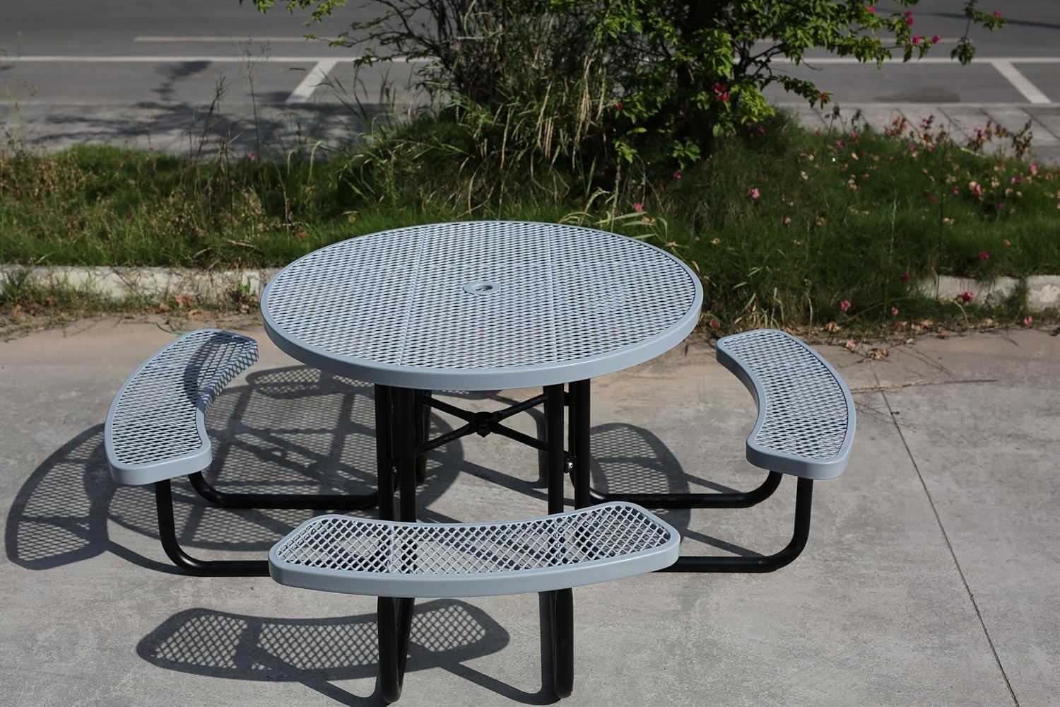 8-Person Picnic Tables for Outdoors, Industrial 46" Expanded Metal Round Picnic Table