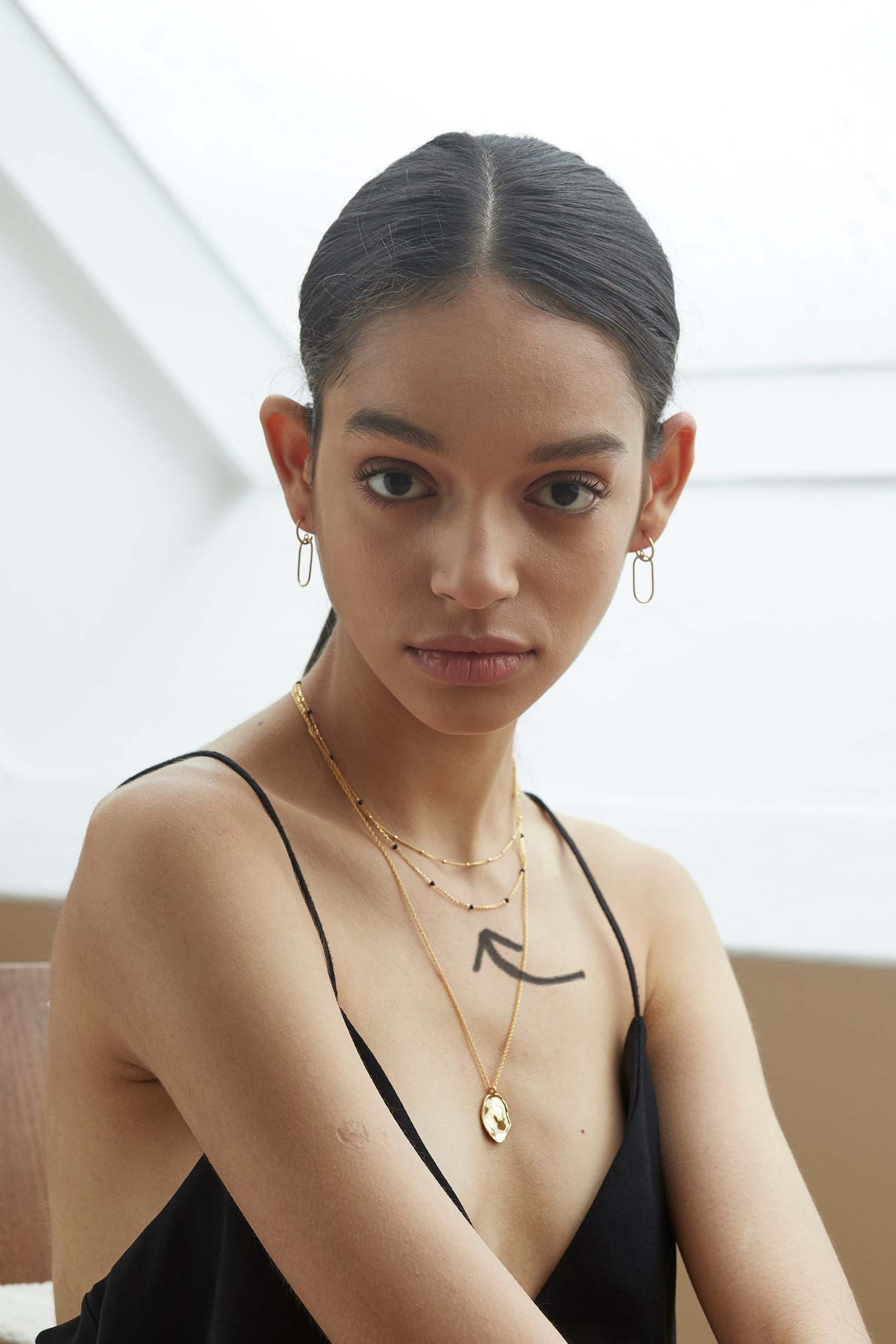 Black spinel relay necklace